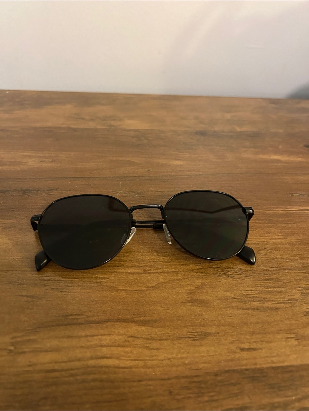 Round Black Metal Frame Sunglasses - Black Lenses
